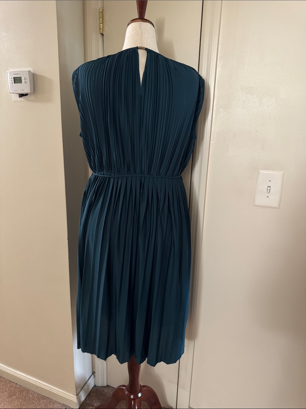 H&M Teal Pleated Sleeveless Midi Dress - Picture 2 of 4